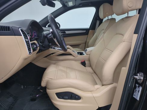 Used 2023 Porsche Cayenne E-Hybrid image 5