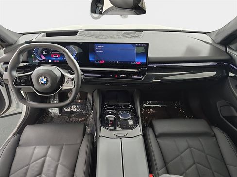 Used 2026 BMW 530i xDrive w/ Premium Package image 15