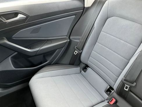 Used 2025 Volkswagen Jetta SE image 39