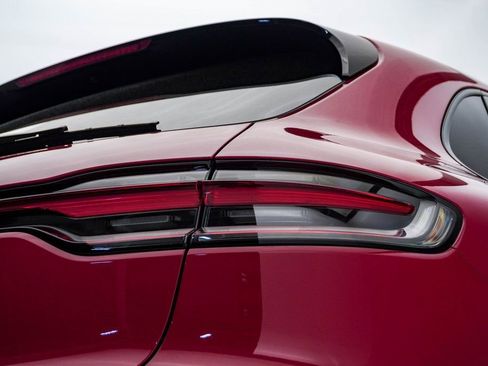 Certified 2024 Porsche Macan w/ Premium Plus Package image 13