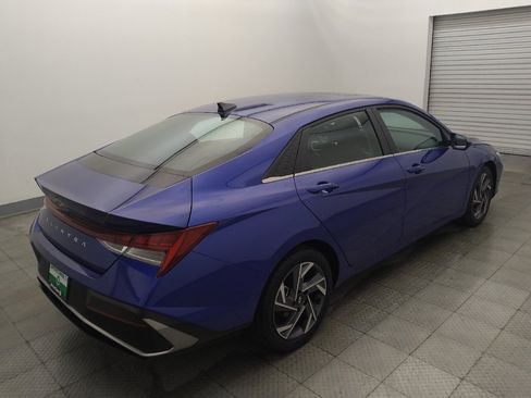 Used 2025 Hyundai Elantra SEL FWD image 9