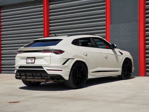 Used 2024 Lamborghini Urus S AWD/4WD image 9