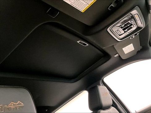 Used 2024 Chevrolet Silverado 1500 High Country w/ High Country Premium Package AWD/4WD image 20