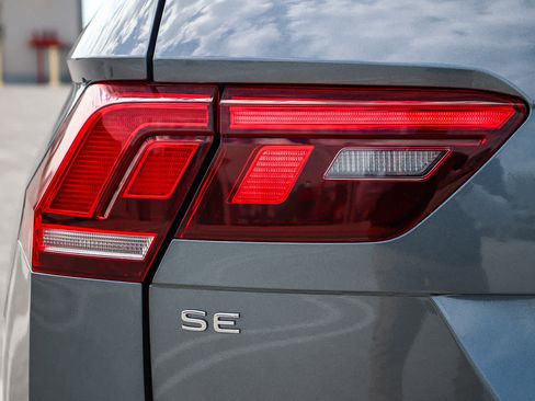 Used 2022 Volkswagen Tiguan SE image 9