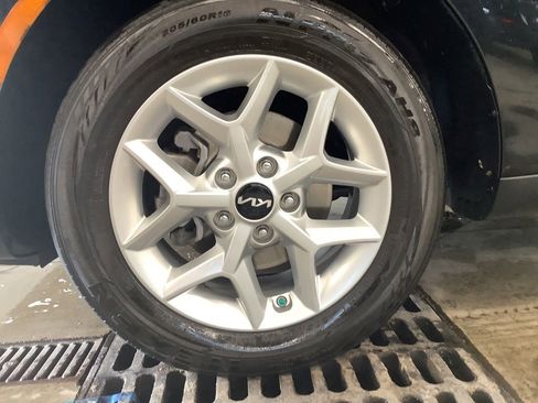 Certified 2023 Kia Soul S FWD image 18