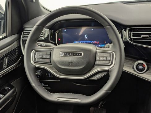 Used 2023 Jeep Wagoneer Series III w/ Preferred Equipment Group image 16