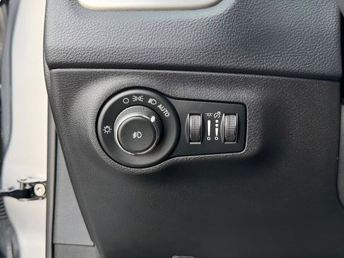 Used 2017 Jeep Compass Latitude w/ Safe & Security Group image 38