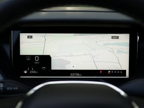 Used 2025 GMC Acadia Elevation image 13