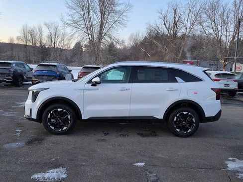 New 2026 Kia Sorento S image 4