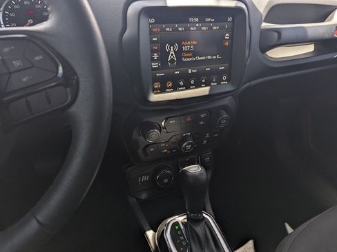 Used 2022 Jeep Renegade Latitude w/ Convenience Group AWD/4WD image 10