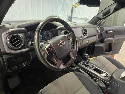 Used 2020 Toyota Tacoma TRD Off-Road w/ Technology Package image 25