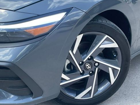 Used 2025 Hyundai Elantra Sport FWD image 7