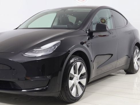 Used 2022 Tesla Model Y Long Range image 52