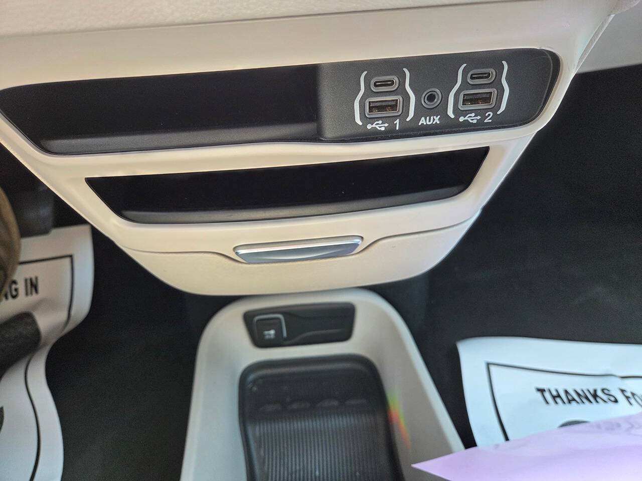 Used 2024 Chrysler Pacifica Touring-L FWD image 9