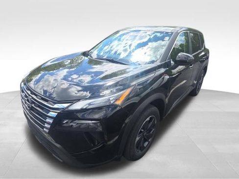 Used 2025 Nissan Rogue SV FWD image 2