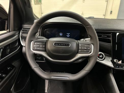 Used 2024 Jeep Wagoneer Series II w/ Convenience Group I AWD/4WD image 19