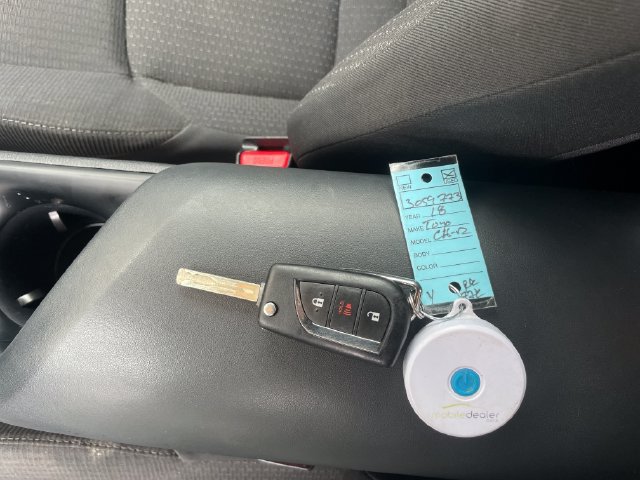 Used 2018 Toyota C-HR XLE FWD image 30