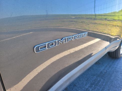 Used 2018 Jeep Compass Limited w/ Navigation Group image 9