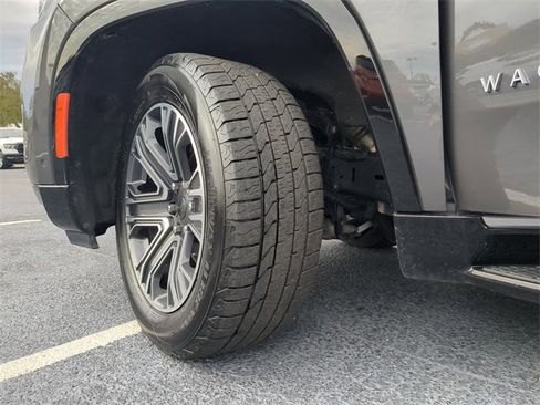 Used 2024 Jeep Wagoneer Series II image 39