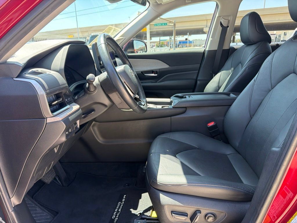 Used 2024 Toyota Grand Highlander FWD image 33