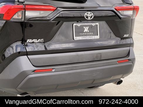 Used 2020 Toyota RAV4 XLE FWD image 6