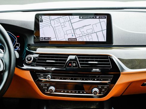 Used 2021 BMW 530e w/ Parking Assistance Package image 11