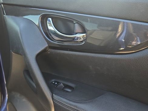 Used 2020 Nissan Rogue SV image 13