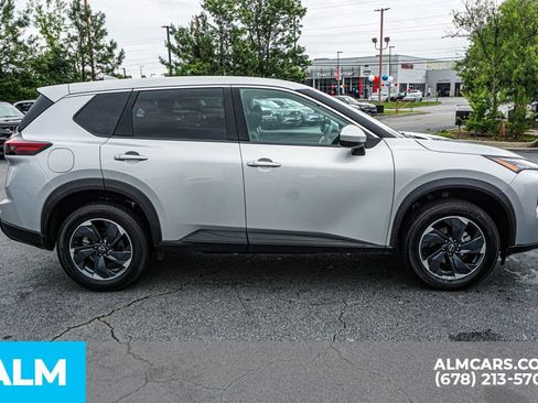 Used 2024 Nissan Rogue SV FWD image 9
