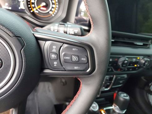 Used 2024 Jeep Wrangler Unlimited Rubicon AWD/4WD image 27