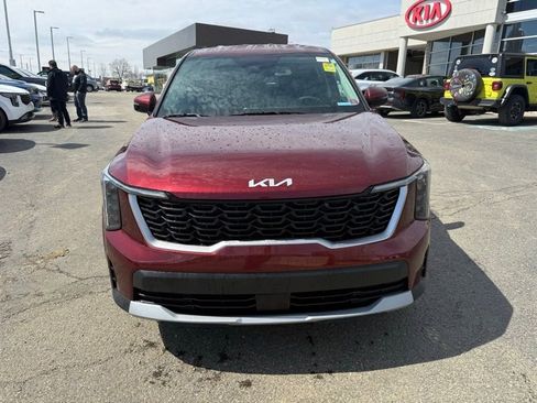 Certified 2024 Kia Sorento LX image 2