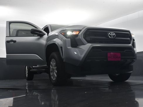 Used 2025 Toyota Tacoma SR AWD/4WD image 33