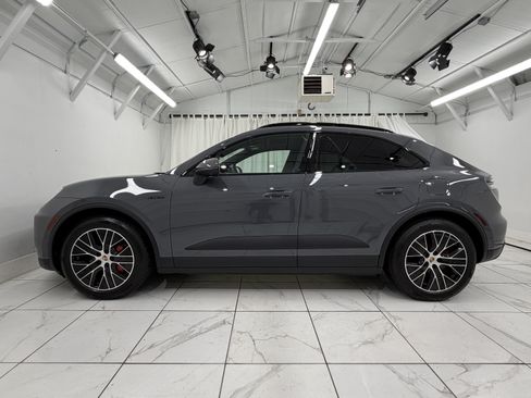 Certified 2025 Porsche Macan 4S Electric AWD/4WD image 2