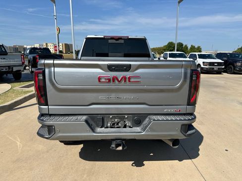 Used 2025 GMC Sierra 2500 AT4 w/ AT4 Premium Plus Package AWD/4WD image 13