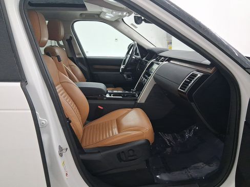 Used 2018 Land Rover Discovery HSE image 35