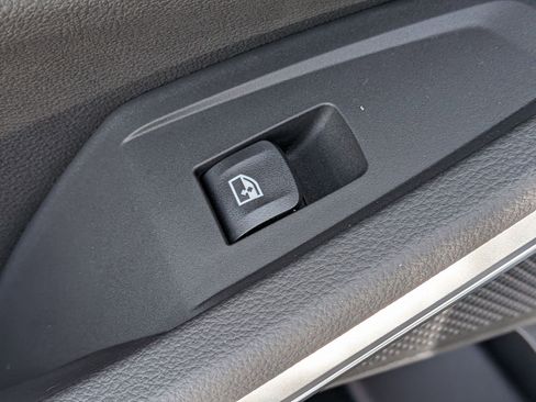 New 2026 BMW 330i xDrive Sedan w/ M Sport Package image 28