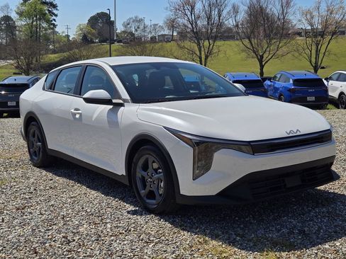 New 2026 Kia K4 LXS image 3