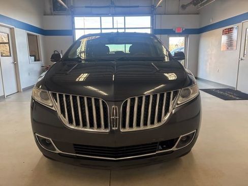 Used 2014 Lincoln MKX FWD w/ Equipment Group 101A image 2