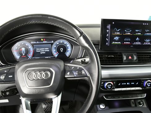 Used 2025 Audi Q5 2.0T Premium image 16