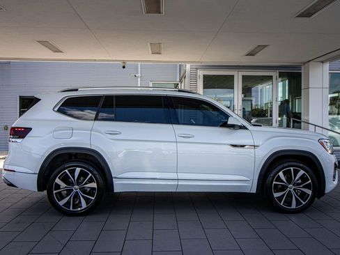 Used 2025 Volkswagen Atlas SEL Premium R-Line image 3