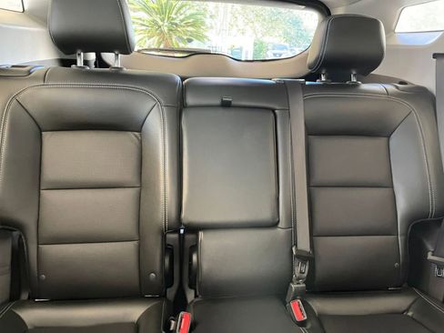 Used 2024 GMC Terrain SLT image 38