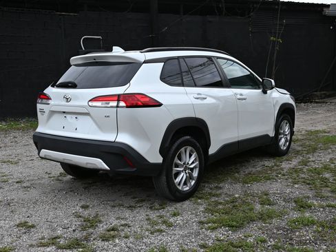 Used 2022 Toyota Corolla Cross LE image 3