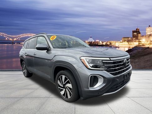 Used 2025 Volkswagen Atlas SE image 4