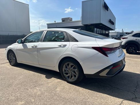 Used 2024 Hyundai Elantra SEL FWD image 5