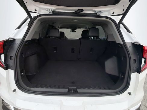 Used 2024 GMC Terrain SLT image 13