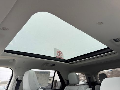 New 2026 Ford Explorer Platinum image 30