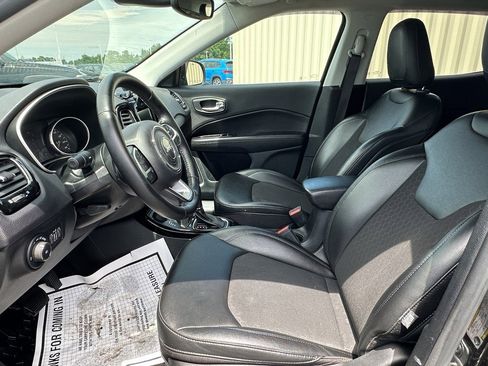 Used 2021 Jeep Compass Latitude image 10