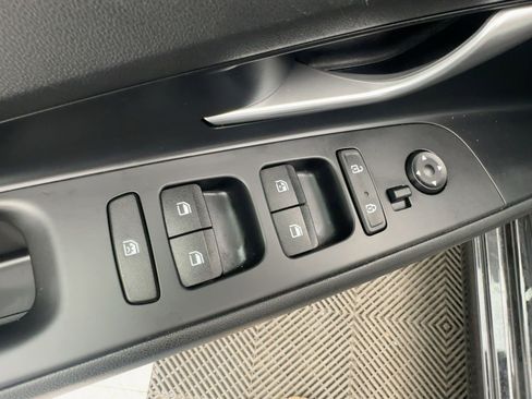 Used 2021 Hyundai Elantra SEL image 13