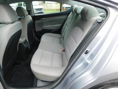 Used 2017 Hyundai Elantra SE FWD image 5