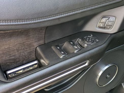 Used 2021 Ford Expedition Max Limited image 11