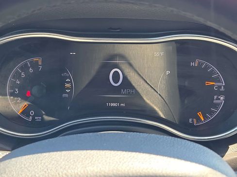 Used 2018 Jeep Grand Cherokee Limited AWD/4WD image 3